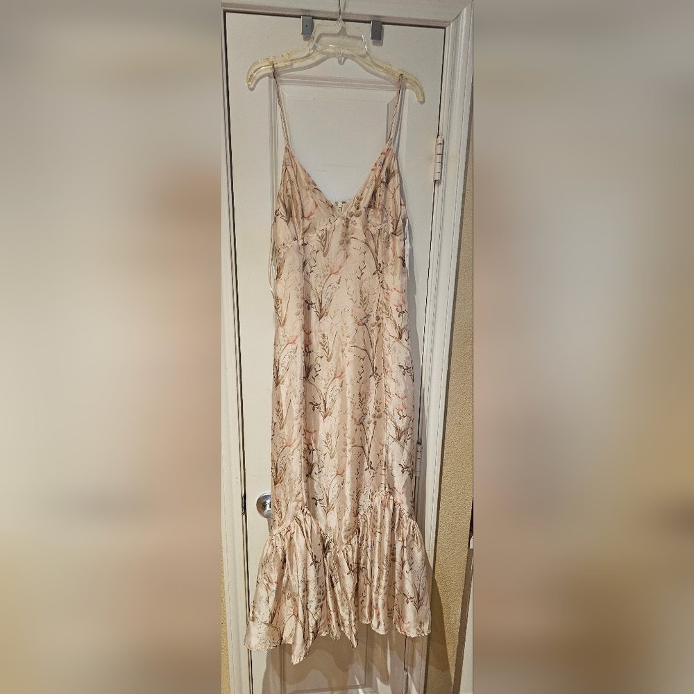 Elegant Cream Floral Dress By Storia Size M
